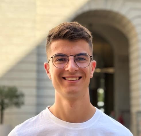 Paul-Étienne, fondateur de Pose N Smile à Tours